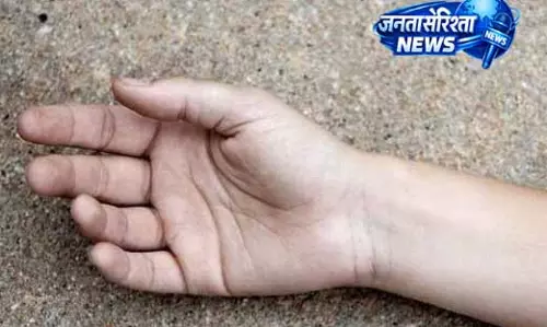 Moga-Jalandhar Road पर खड़ी कार बनी मौत की गुत्थी Moga-Jalandhar Road पर खड़ी कार बनी मौत की गुत्थी