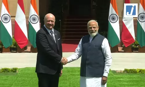 पीएम मोदी ने की ऑस्ट्रियाई चांसलर से बात, व्यापार, निवेश और ग्रीन टेक्नोलॉजी पर सहयोग बढ़ाने पर फोकस पीएम मोदी ने की ऑस्ट्रियाई चांसलर से बात, व्यापार, निवेश और ग्रीन टेक्नोलॉजी पर सहयोग बढ़ाने पर फोकस