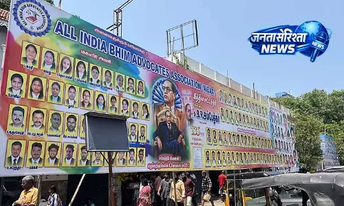 Chennai: पैदल यात्रियों की राह में बाधा, फुटपाथ पर लगे बैनरों पर सवाल Chennai: पैदल यात्रियों की राह में बाधा, फुटपाथ पर लगे बैनरों पर सवाल