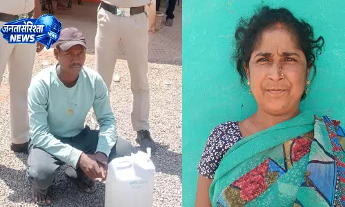महिला और पुरुष महुआ-देशी शराब बेचते गिरफ्तार