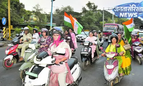 Karnataka : महिला आरक्षण के समर्थन में बाइक रैली Karnataka : महिला आरक्षण के समर्थन में बाइक रैली