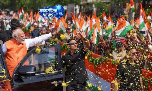 मोदी ने NDA उम्मीदवारों के समर्थन में नागरकोइल में रोड शो किया मोदी ने NDA उम्मीदवारों के समर्थन में नागरकोइल में रोड शो किया
