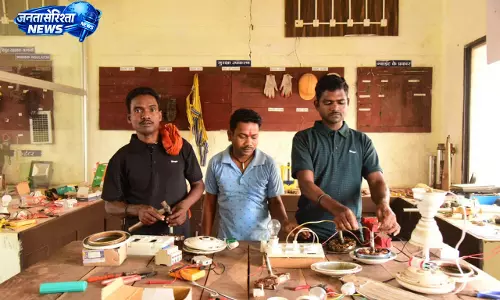 अब हथियार नहीं, हुनर से बदल रही पुनर्वासितों की जिंदगी अब हथियार नहीं, हुनर से बदल रही पुनर्वासितों की जिंदगी