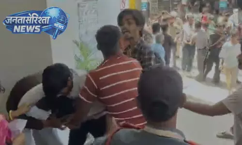 Gwalior : अस्पताल में अमरनाथ रजिस्ट्रेशन के लिए लंबी लाइन में इंतज़ार कर रहे भक्तों के बीच झड़प Gwalior : अस्पताल में अमरनाथ रजिस्ट्रेशन के लिए लंबी लाइन में इंतज़ार कर रहे भक्तों के बीच झड़प