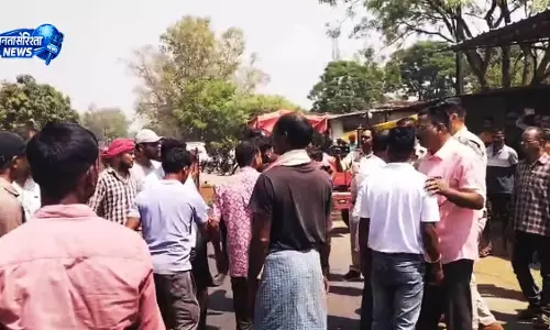 हाथी ने युवक को कुचला, मुआवजा राशि की मांग में चक्काजाम हाथी ने युवक को कुचला, मुआवजा राशि की मांग में चक्काजाम