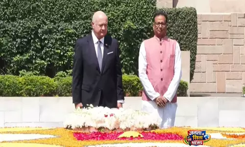 ऑस्ट्रिया के चांसलर क्रिश्चियन स्टॉकर ने Rajghat पर महात्मा गांधी को श्रद्धांजलि अर्पित की ऑस्ट्रिया के चांसलर क्रिश्चियन स्टॉकर ने Rajghat पर महात्मा गांधी को श्रद्धांजलि अर्पित की