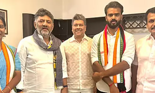 D.K. Shivakumar ने सबरीसन द्वारा आयोजित संविधान बैठक में भाग लिया D.K. Shivakumar ने सबरीसन द्वारा आयोजित संविधान बैठक में भाग लिया