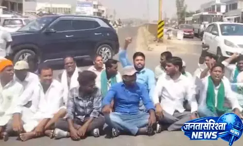 Nirmal जिले में किसानों ने खरीद केंद्र बनाने के लिए विरोध प्रदर्शन किया Nirmal जिले में किसानों ने खरीद केंद्र बनाने के लिए विरोध प्रदर्शन किया