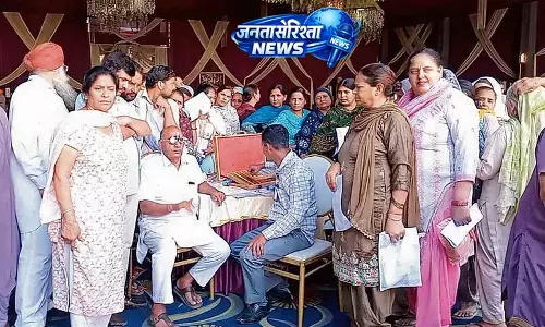 Sahnewal: मुफ्त चिकित्सा शिविर में बड़ी संख्या में मरीजों की जांच Sahnewal: मुफ्त चिकित्सा शिविर में बड़ी संख्या में मरीजों की जांच