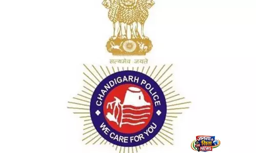 Chandigarh में कई स्कूलों, 2 फ्लाइट्स और सेक्रेटेरिएट को बम से उड़ाने की धमकी, जांच जारी Chandigarh में कई स्कूलों, 2 फ्लाइट्स और सेक्रेटेरिएट को बम से उड़ाने की धमकी, जांच जारी