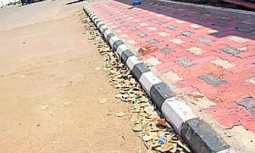 Karnataka : रेलवे स्टेशन परिसर की सफाई करें Karnataka : रेलवे स्टेशन परिसर की सफाई करें