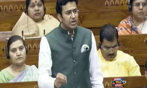 BJP के तेजस्वी सूर्या ने परिसीमन विधेयक को लेकर DMK पर साधा निशाना BJP के तेजस्वी सूर्या ने परिसीमन विधेयक को लेकर DMK पर साधा निशाना