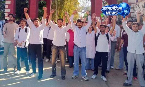 क्लस्टर यूनिवर्सिटी के खिलाफ ABVP का प्रदर्शन तेज