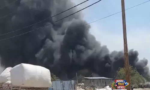 UP: गाजियाबाद के कनावनी झुग्गी-झोपड़ी इलाके में भीषण आग लगी; कोई हताहत नहीं UP: गाजियाबाद के कनावनी झुग्गी-झोपड़ी इलाके में भीषण आग लगी; कोई हताहत नहीं