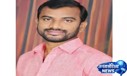BRS नेता जलागम जगदीश ने तेजस्वी सूर्या के तेलंगाना वाले बयान को बेवकूफी भरा बताया BRS नेता जलागम जगदीश ने तेजस्वी सूर्या के तेलंगाना वाले बयान को बेवकूफी भरा बताया
