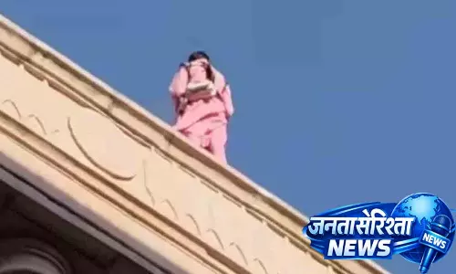 UP की महिला ने हाई कोर्ट में कूदने की धमकी दी, गैंग रेप और जबरन धर्म परिवर्तन का आरोप लगाया UP की महिला ने हाई कोर्ट में कूदने की धमकी दी, गैंग रेप और जबरन धर्म परिवर्तन का आरोप लगाया