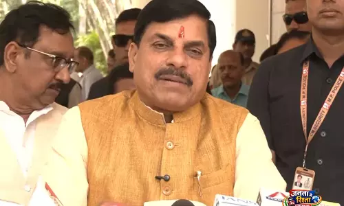 राज्य में जनगणना शुरू होने पर CM मोहन यादव ने खुद भरा स्व-गणना फॉर्म, जनता से भागीदारी की अपील की राज्य में जनगणना शुरू होने पर CM मोहन यादव ने खुद भरा स्व-गणना फॉर्म, जनता से भागीदारी की अपील की