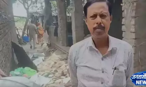कैंडिडेट अराबुल ने कैनिंग ईस्ट में घायल ISF वर्कर से मुलाकात की कैंडिडेट अराबुल ने कैनिंग ईस्ट में घायल ISF वर्कर से मुलाकात की
