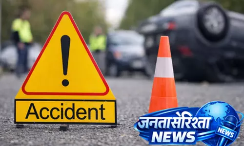 भीषण सड़क हादसा, 3 साल की बच्ची समेत तीन की मौत भीषण सड़क हादसा, 3 साल की बच्ची समेत तीन की मौत