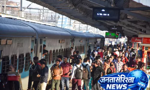 ओडिशा : रेलवे की उपेक्षा को लेकर ईस्ट कोस्ट रेलवे मुख्यालय पर विपक्ष का प्रदर्शन ओडिशा : रेलवे की उपेक्षा को लेकर ईस्ट कोस्ट रेलवे मुख्यालय पर विपक्ष का प्रदर्शन