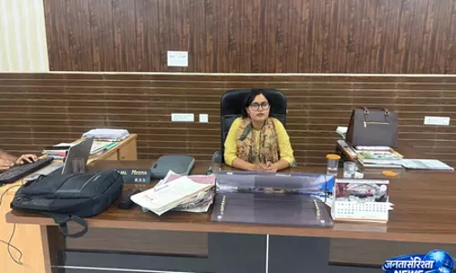 रिश्वत मामले में एसडीएम और दो कर्मचारी गिरफ्तार, 4 लाख रुपए कैश बरामद रिश्वत मामले में एसडीएम और दो कर्मचारी गिरफ्तार, 4 लाख रुपए कैश बरामद