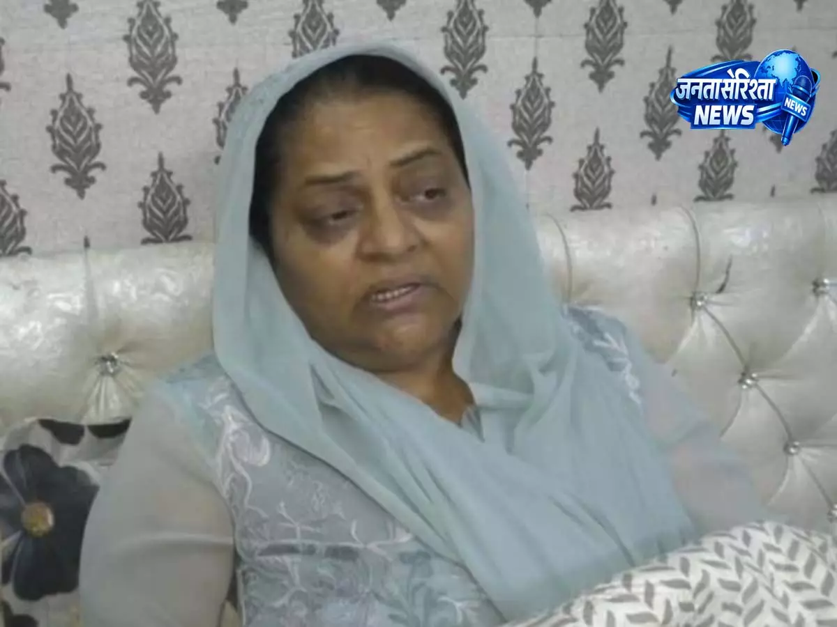 सामने मौत के बीच महिला को याद आई रील्स, खुद बचाई अपनी जान सामने मौत के बीच महिला को याद आई रील्स, खुद बचाई अपनी जान