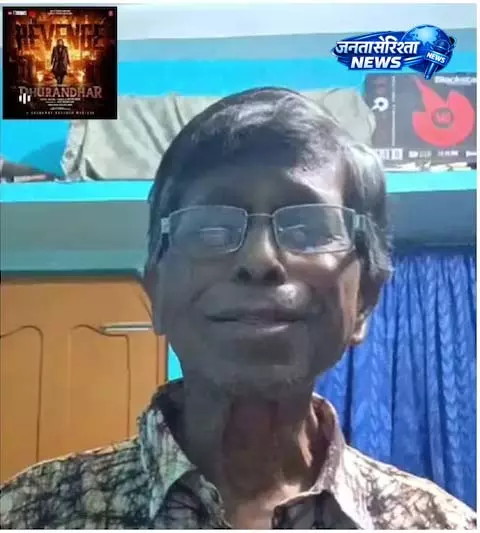 रिटायर्ड टीचर वायरल हो गया, सादगी से गा रहा फिल्मी गाना रिटायर्ड टीचर वायरल हो गया, सादगी से गा रहा फिल्मी गाना