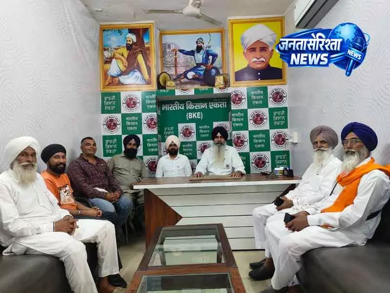Sirsa में किसानों ने वीटा मिल्क प्लांट पर पेमेंट देरी का लगाया आरोप Sirsa में किसानों ने वीटा मिल्क प्लांट पर पेमेंट देरी का लगाया आरोप