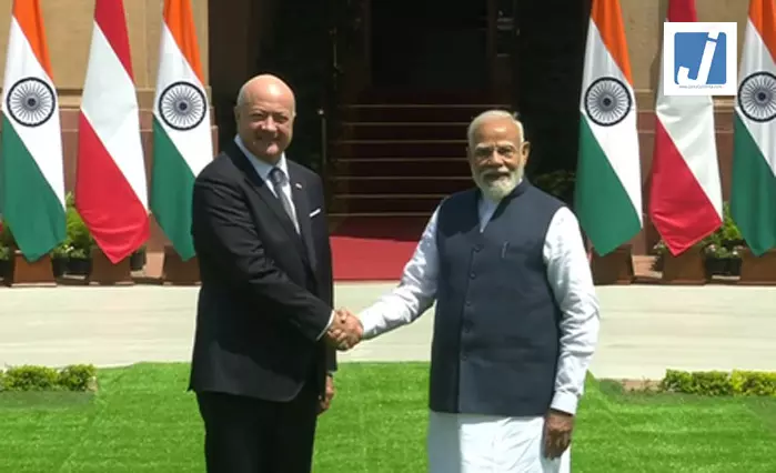 पीएम मोदी ने की ऑस्ट्रियाई चांसलर से बात, व्यापार, निवेश और ग्रीन टेक्नोलॉजी पर सहयोग बढ़ाने पर फोकस पीएम मोदी ने की ऑस्ट्रियाई चांसलर से बात, व्यापार, निवेश और ग्रीन टेक्नोलॉजी पर सहयोग बढ़ाने पर फोकस