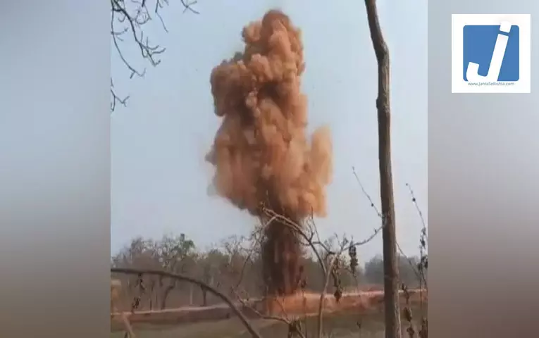 नक्सलियों के खिलाफ अभियान में दो दिन में पांच जवान घायल, 24 घंटे में दूसरी बार IED विस्फोट नक्सलियों के खिलाफ अभियान में दो दिन में पांच जवान घायल, 24 घंटे में दूसरी बार IED विस्फोट
