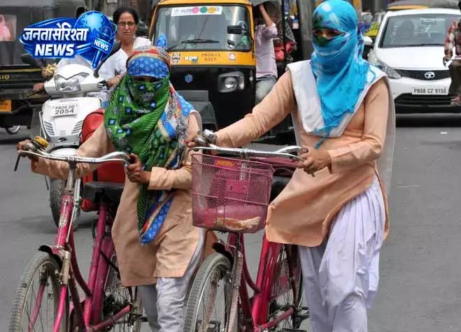 Jalandhar में गर्मी का असर तेज, अस्पतालों में सतर्कता बढ़ी Jalandhar में गर्मी का असर तेज, अस्पतालों में सतर्कता बढ़ी