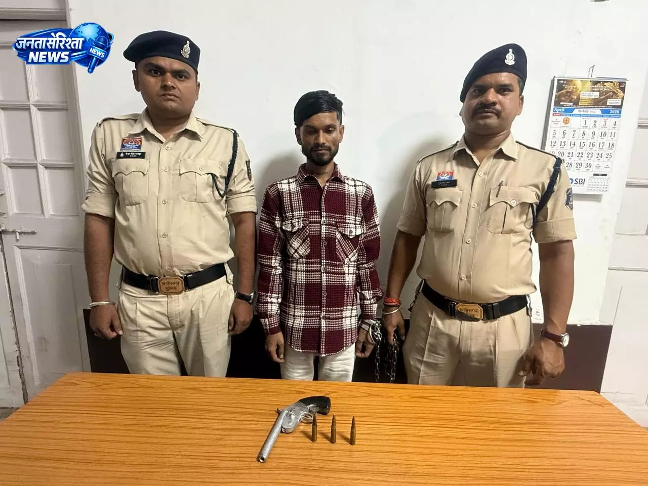 गुढ़ियारी में देशी कट्टा और जिंदा कारतूस के साथ युवक गिरफ्तार गुढ़ियारी में देशी कट्टा और जिंदा कारतूस के साथ युवक गिरफ्तार