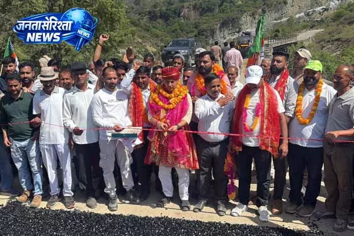 Barta-Chanunta-Bhagatarian Road पर ब्लैकटॉपिंग कार्य का उद्घाटन Barta-Chanunta-Bhagatarian Road पर ब्लैकटॉपिंग कार्य का उद्घाटन