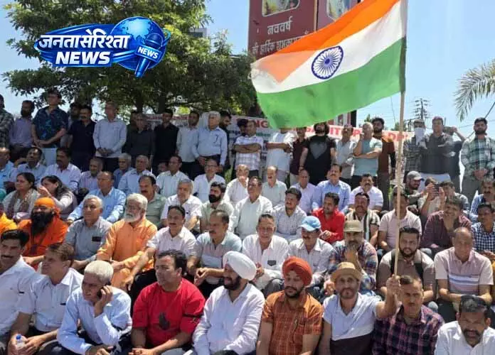POJK में पुलिस अधिकारियों का प्रदर्शन, एसटी-2 दर्जे की मांग POJK में पुलिस अधिकारियों का प्रदर्शन, एसटी-2 दर्जे की मांग