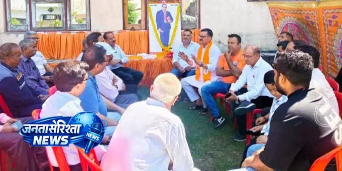 Jammu: बारू ने सुनीं जनता की शिकायतें Jammu: बारू ने सुनीं जनता की शिकायतें