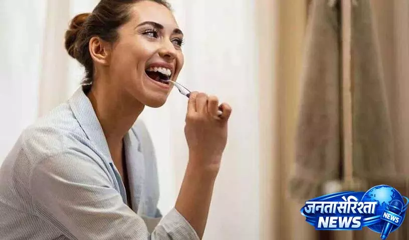रोज़ाना एक बार Brush करना दांतों और मसूड़ों की सुरक्षा के लिए काफ़ी नहीं रोज़ाना एक बार Brush करना दांतों और मसूड़ों की सुरक्षा के लिए काफ़ी नहीं