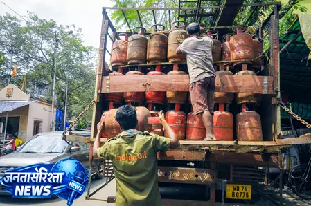 घरेलू एलपीजी आपूर्ति सामान्य, 4.58 लाख नए पीएनजी कनेक्शनों में गैस की आपूर्ति शुरू: सरकार घरेलू एलपीजी आपूर्ति सामान्य, 4.58 लाख नए पीएनजी कनेक्शनों में गैस की आपूर्ति शुरू: सरकार