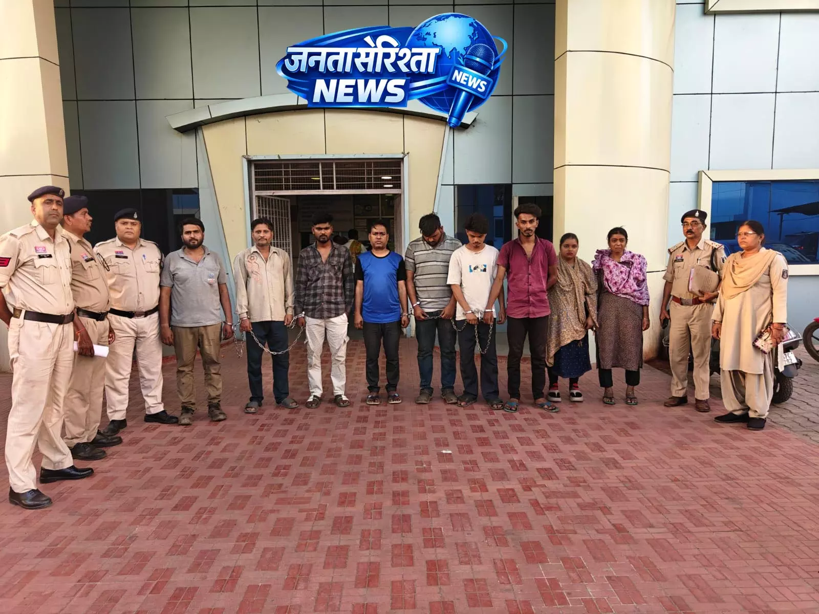 CG BREAKING: साइबर ठगी में इस्तेमाल 250 म्यूल खातों का खुलासा, 11 आरोपी गिरफ्तार CG BREAKING: साइबर ठगी में इस्तेमाल 250 म्यूल खातों का खुलासा, 11 आरोपी गिरफ्तार