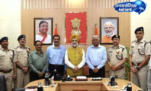 Delhi LG का आग सुरक्षा तैयारियों पर रिव्यू, गर्मी से पहले अलर्ट Delhi LG का आग सुरक्षा तैयारियों पर रिव्यू, गर्मी से पहले अलर्ट