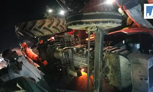 बड़ा सड़क हादसा, ट्रैक्टर-ट्रॉली पलटने से चार महिलाओं की मौत