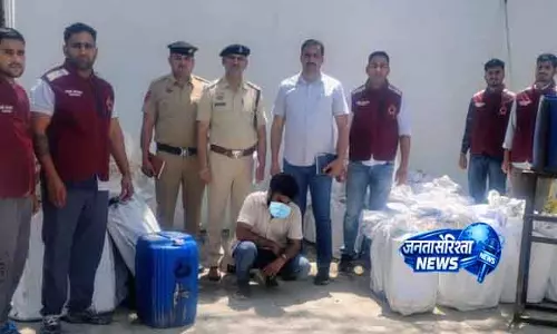 Faridabad पुलिस ने नकली हार्पिक यूनिट का भंडाफोड़, एक गिरफ्तार Faridabad पुलिस ने नकली हार्पिक यूनिट का भंडाफोड़, एक गिरफ्तार