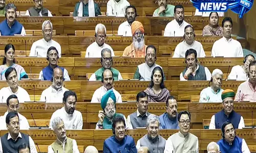लोकसभा का दूसरा दिन: सदन में परिसीमन और महिला आरक्षण बिल पर विचार लोकसभा का दूसरा दिन: सदन में परिसीमन और महिला आरक्षण बिल पर विचार