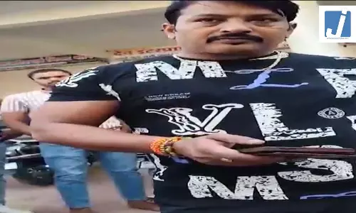 विधायक के बेटे ने लोगों को थार से मारी टक्कर, फिर कहने लगे यह बात विधायक के बेटे ने लोगों को थार से मारी टक्कर, फिर कहने लगे यह बात