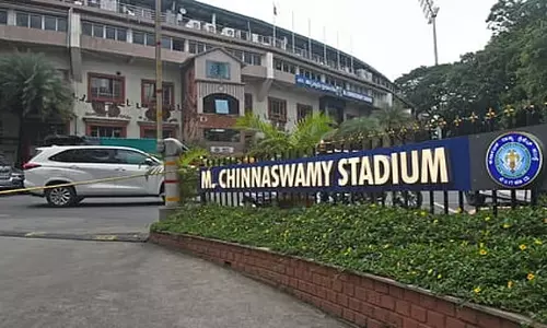 Bengaluru : मुफ़्ती पुलिस ने IPL ब्लॉक टिकट स्कैम का भंडाफोड़ किया Bengaluru : मुफ़्ती पुलिस ने IPL ब्लॉक टिकट स्कैम का भंडाफोड़ किया
