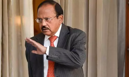 अजीत डोभाल ने की छत्तीसगढ़ के IPS संतोष कुमार सिंह की तारीफ अजीत डोभाल ने की छत्तीसगढ़ के IPS संतोष कुमार सिंह की तारीफ