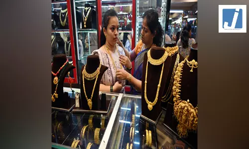 कीमती धातुओं में बड़ा उतार-चढ़ाव, चांदी में तेजी तो सोना लुढ़का