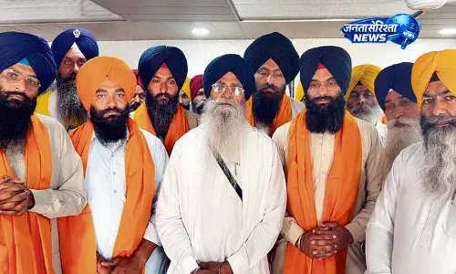 Amritsar: 16,000 पाउंड से भरा बैग लौटाकर मिसाल बनी ईमानदारी