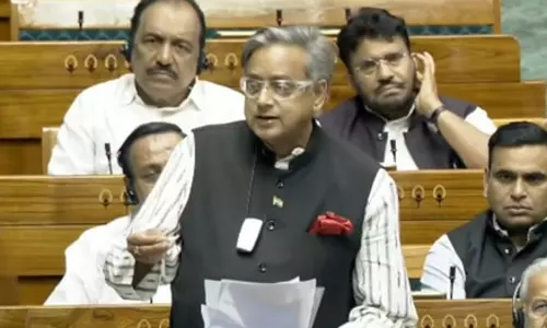 शशि थरूर ने परिसीमन बिल को बताया राजनीतिक नोटबंदी, बोले-जल्दबाजी न करे सरकार