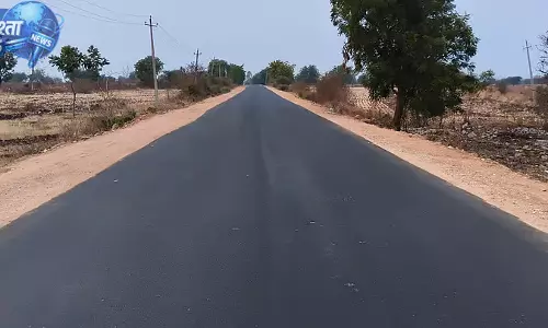 Anekal : सड़क का डामरीकरण शुरू Anekal : सड़क का डामरीकरण शुरू