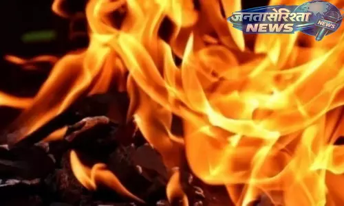 Bengaluru: शुद्ध थिंडी होटल में आग लग गई Bengaluru: शुद्ध थिंडी होटल में आग लग गई